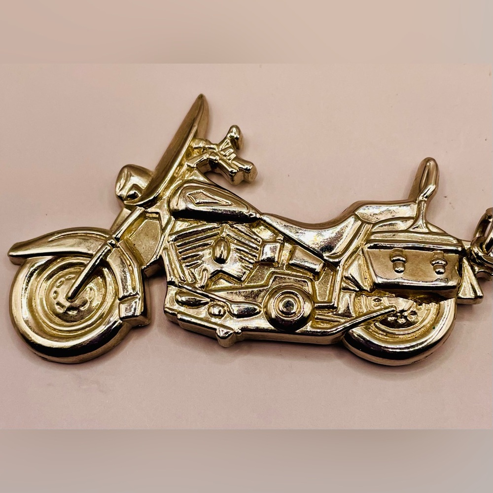 Vintage Harley Davidson classic motorcycle key chain by Applause. New. Silver